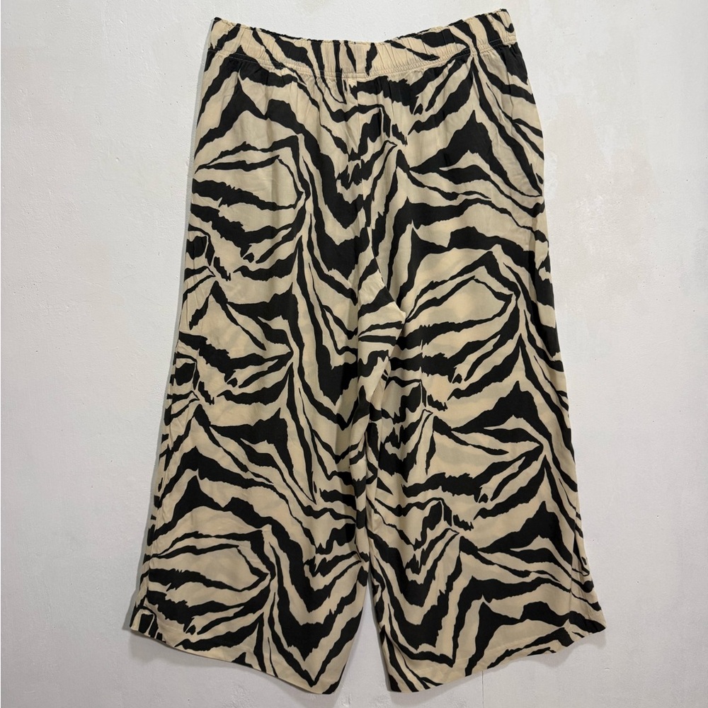 H&M Ivory & Gray Animal Print Wide Leg Flowy Beach Pants Women’s Sz L
